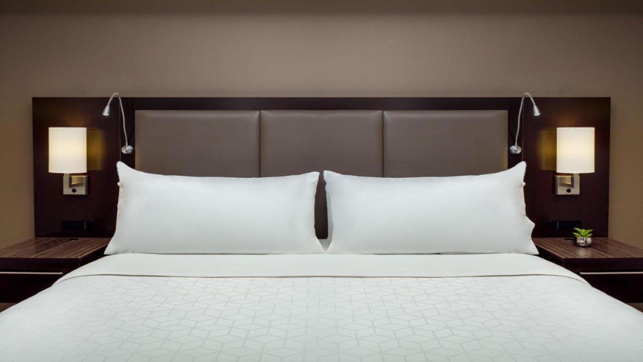 Holiday Inn And Suites Phoenix Airport North By Ihg Exteriör bild
