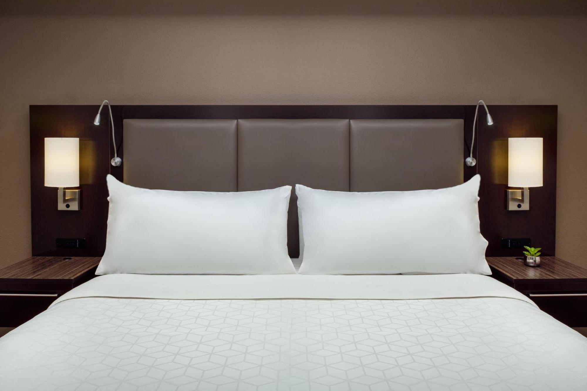 Holiday Inn And Suites Phoenix Airport North By Ihg Exteriör bild